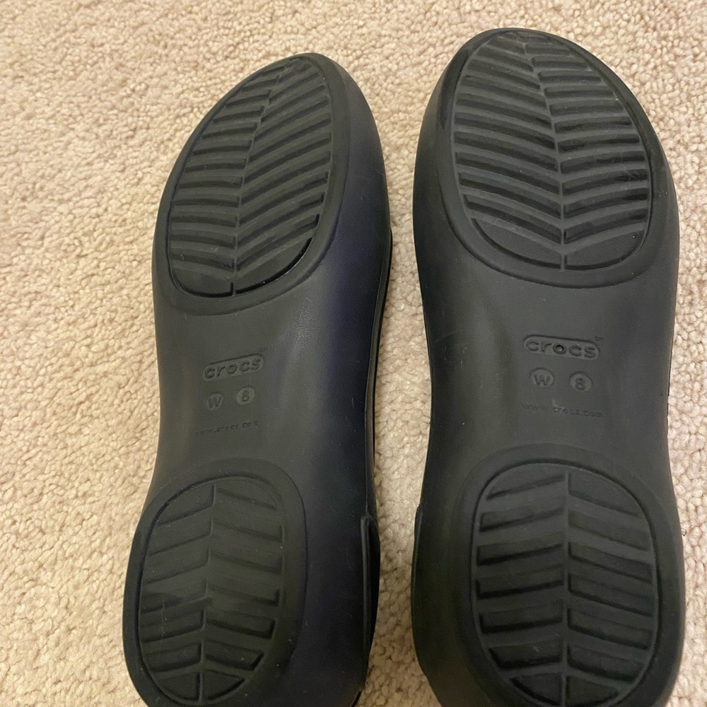 Crocs Women's Black Flats slip-on Crocs™ Laura Flat. Women size 8 - Picture 4 of 6